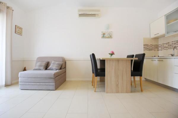 Apartments Lena Sukosan Ngoại thất bức ảnh
