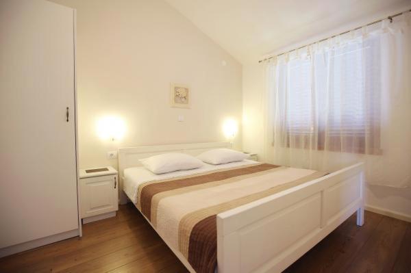 Apartments Lena Sukosan Ngoại thất bức ảnh