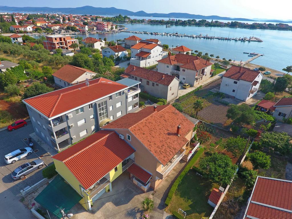 Apartments Lena Sukosan Ngoại thất bức ảnh