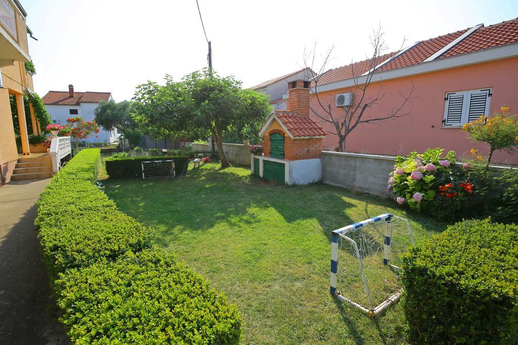 Apartments Lena Sukosan Ngoại thất bức ảnh